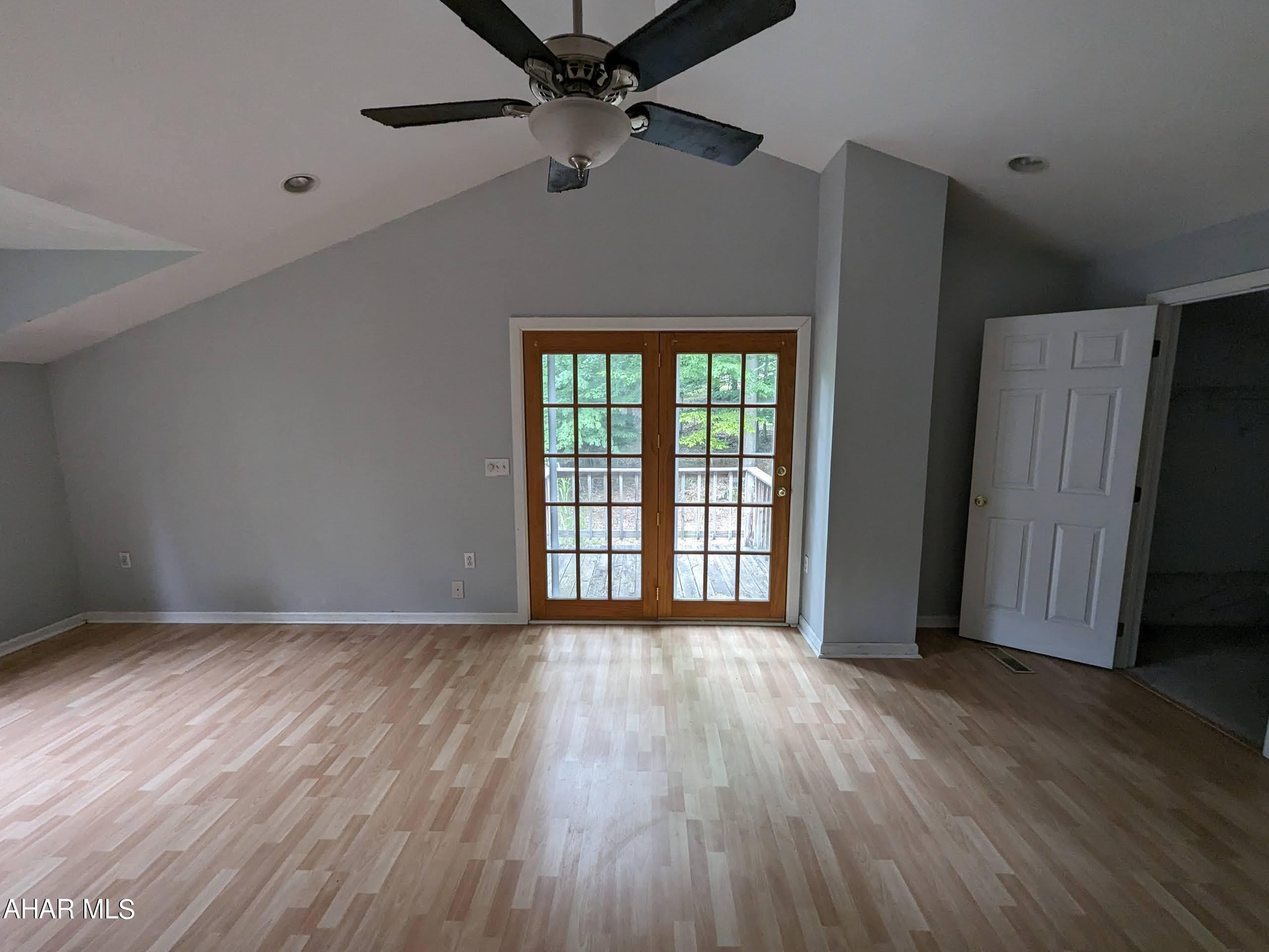 Glendale Yearound - Residential