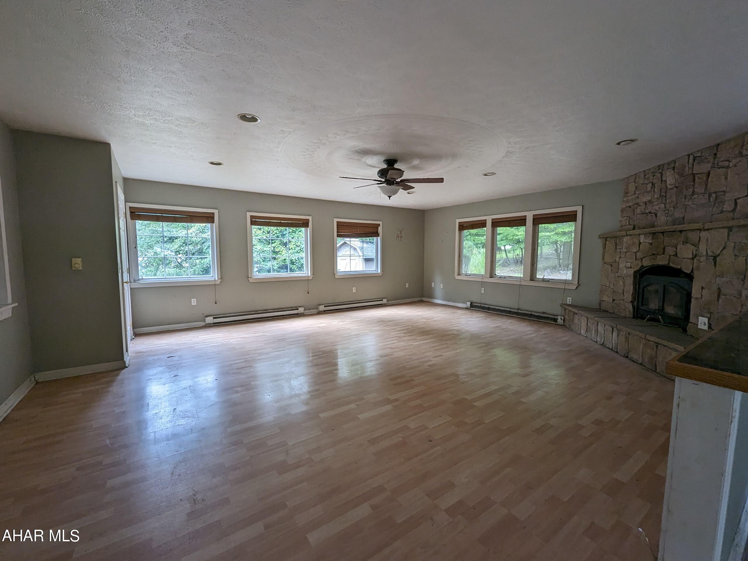 Glendale Yearound - Residential