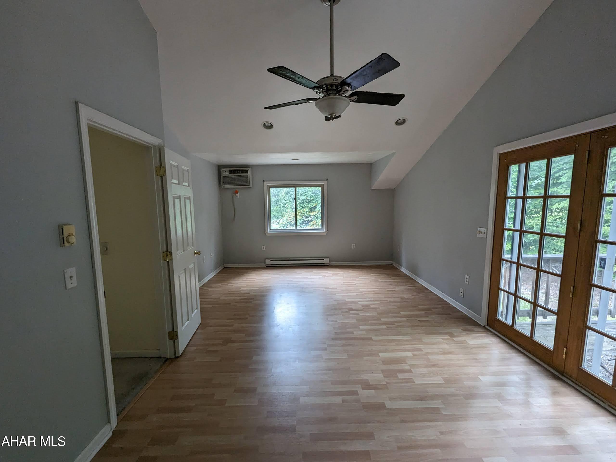 Glendale Yearound - Residential