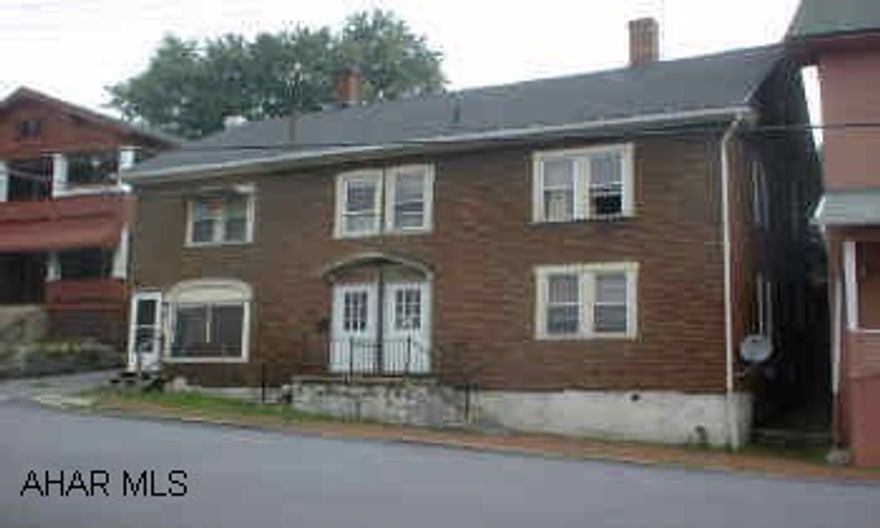 4 UNITS, 1 BEDROOM EACH, NEWER SHINGLE ROOF, GHW HEAT, LARGE 42X150 LOT WITH OFF STREET PARKING.