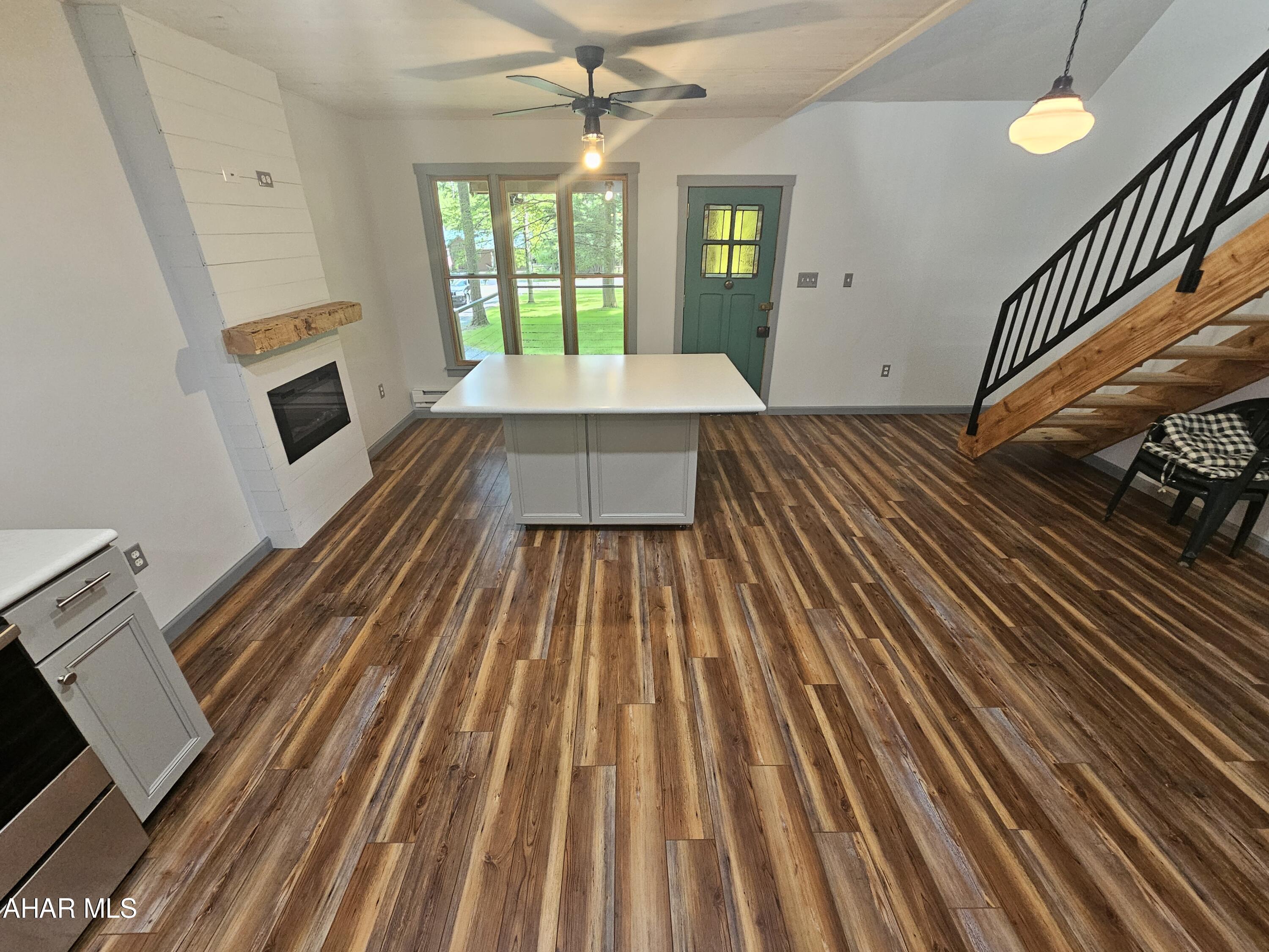 Glendale Yearound - Residential