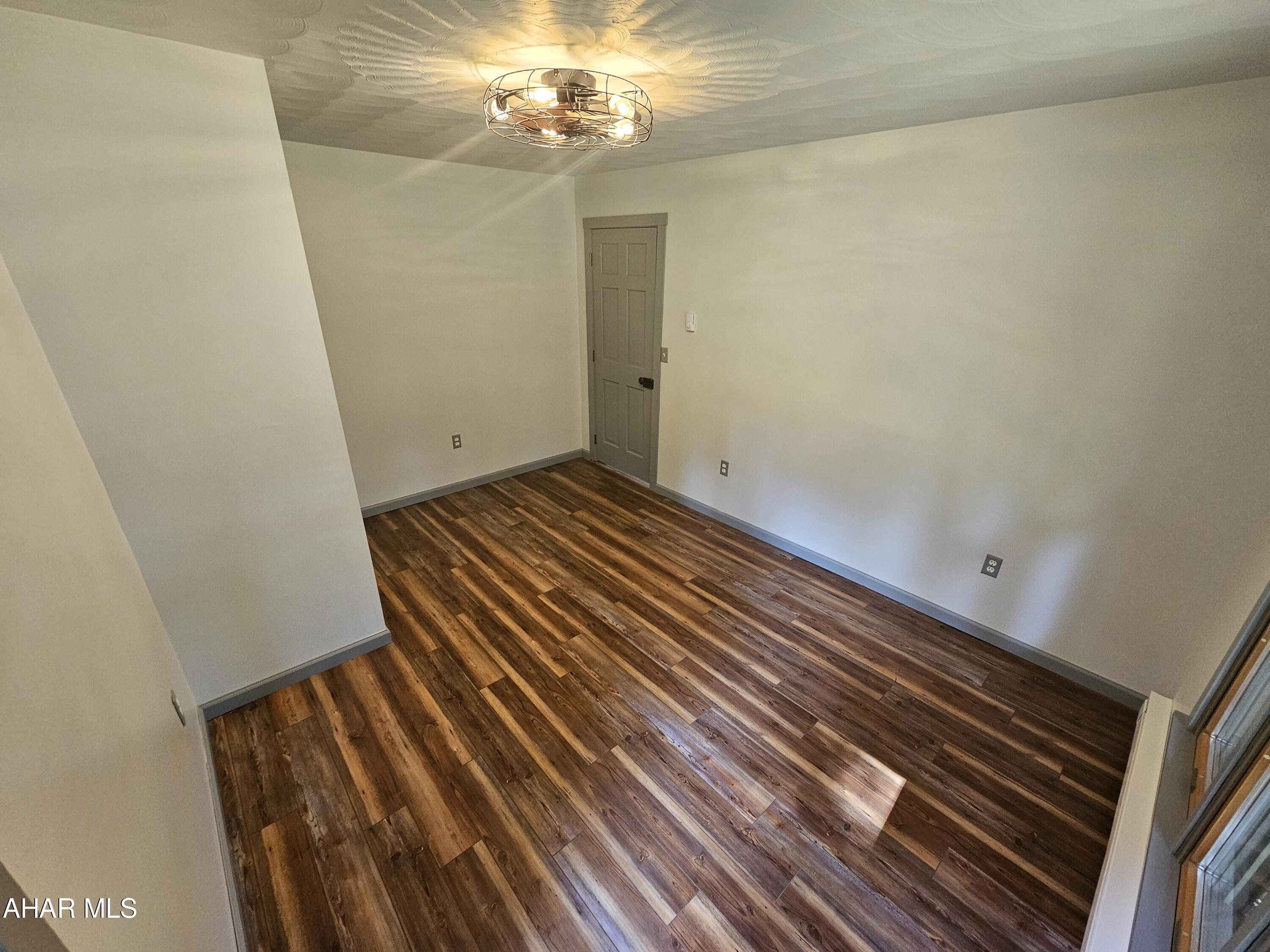 Glendale Yearound - Residential