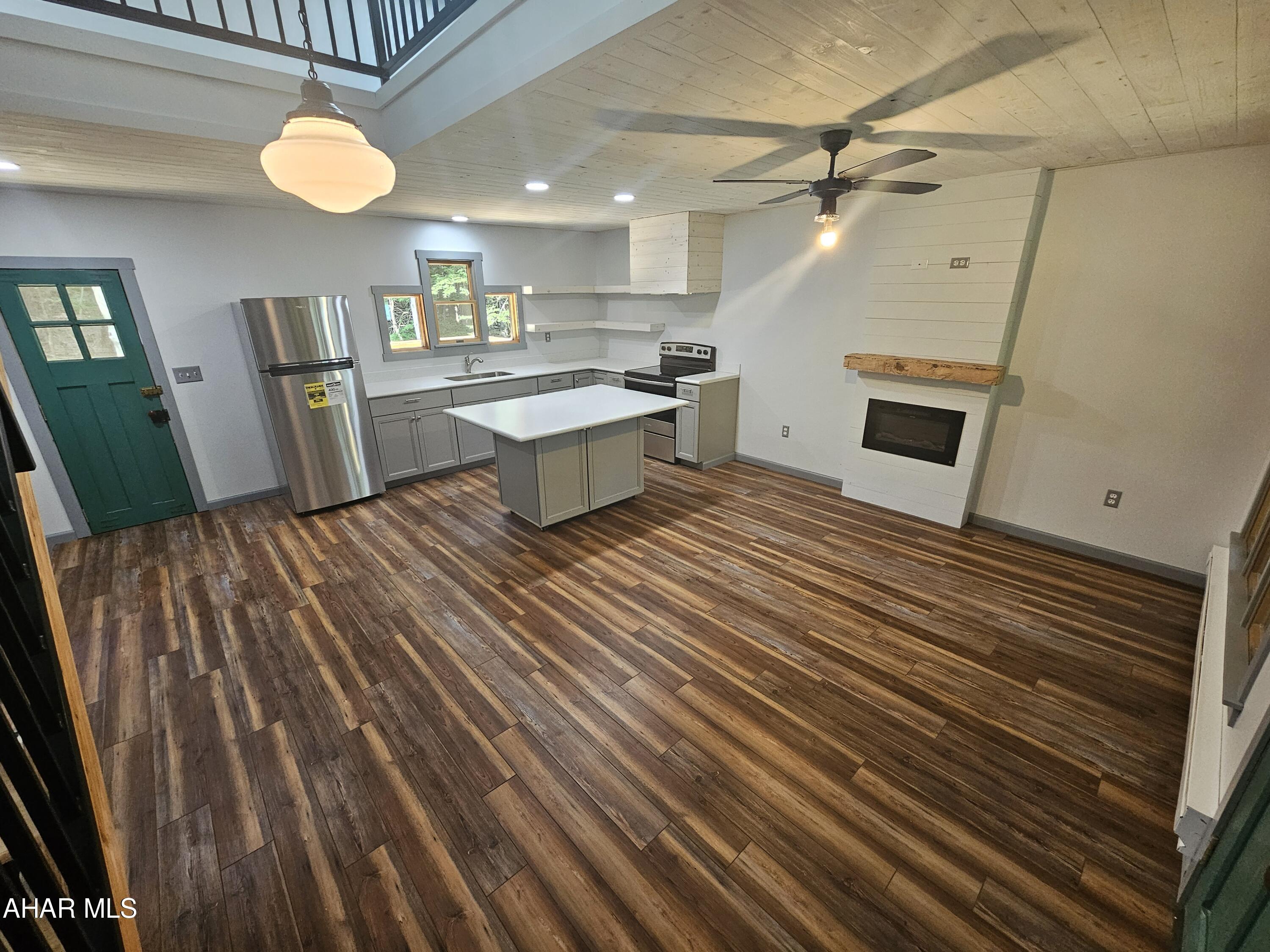 Glendale Yearound - Residential