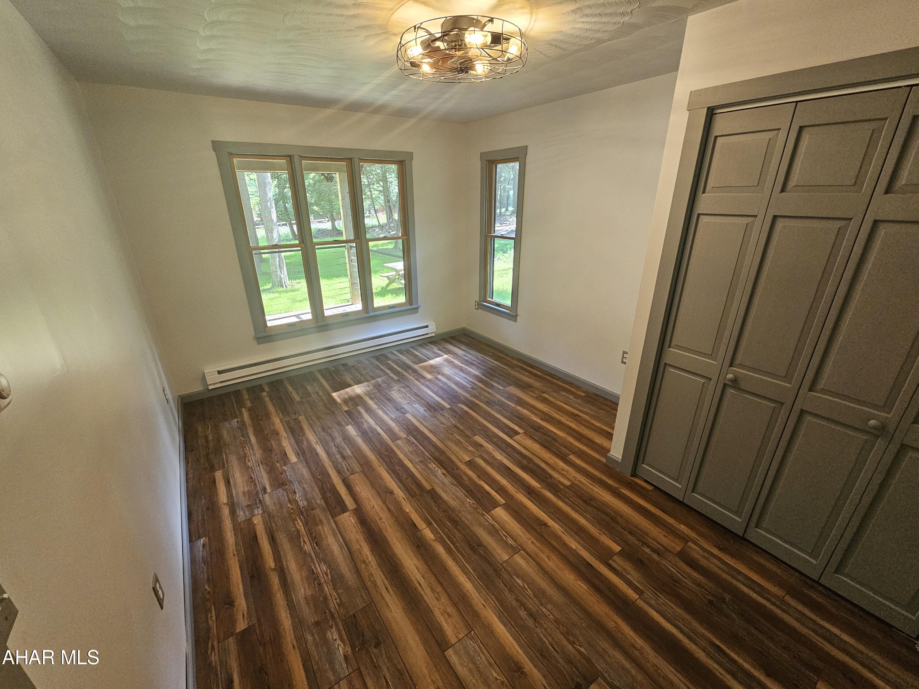 Glendale Yearound - Residential