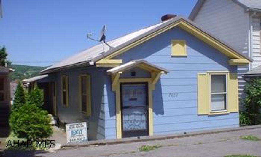 Cottage style home in the city.  Everything inside this cute 1 bedroom home is meticulously maintained, newer metal roof, freshly painted exterior, new kitchen flooring, and newer gas range.