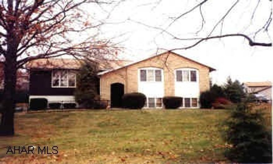 WELL BUILT BI-LEVEL ON LARGE CORNER LOT. SCREENED PORCH, DECK, MATURE TREES. WET BAR & FP IN FAMILY ROOM.