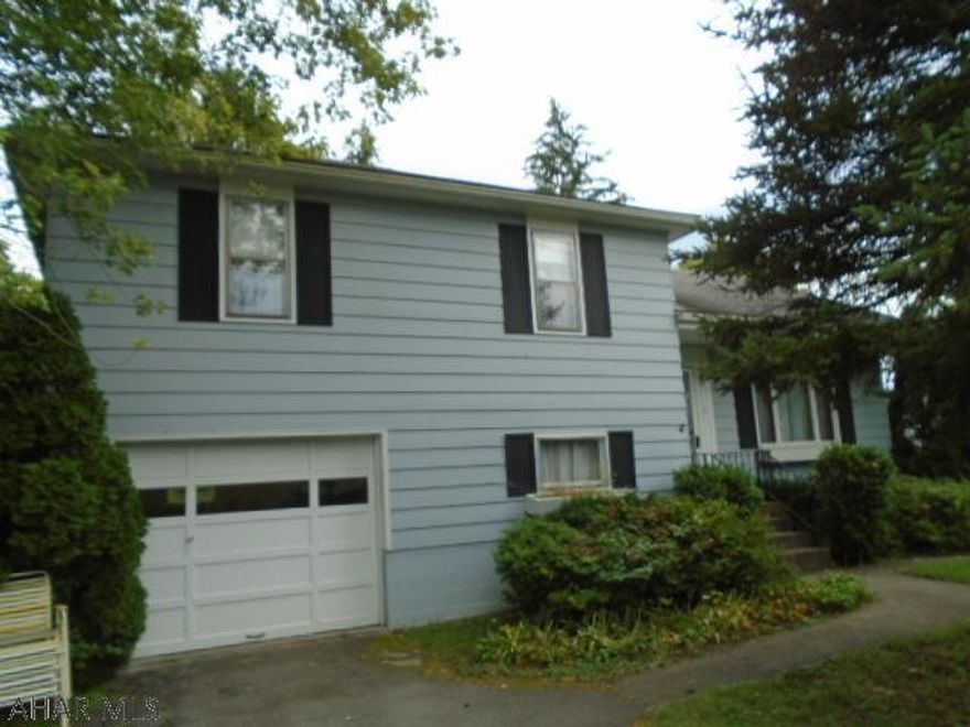 Hollidaysburg split-level with 3 bedrooms, 1 bath, eat-in kitchen and family room. Nice hardwood floors.