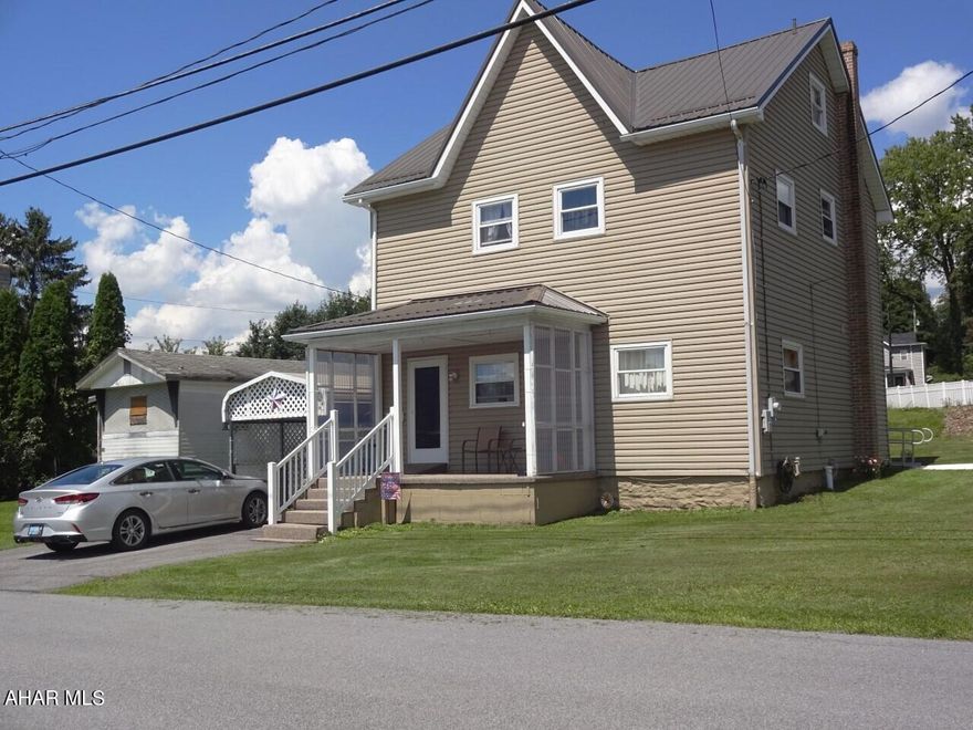 Lilly - New Listing - 4 bdrm, 2 bath, newer siding, windows, furnace & hot water tank.  Move-in ready.