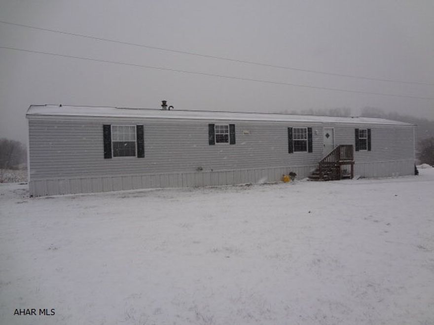 Well maintained 2006 Fleetwood single-wide