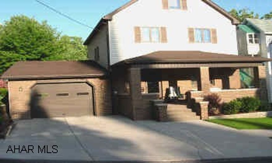 BEAUTIFUL RENOVATED HOME IN BORO. OAK KIT W/ ALL APPLIANCES. 1ST FLR. OFFICE. 4 BR, BSMT IS WATERPROOFED & FINISHED W BA+WORKSHOP. BEAUTIFUL RENOVATED HOME IN BORO. OAK KIT W/ ALL APPLIANCES. 1ST FLR. OFFICE. 4 BR, BSMT IS WATERPROOFED & FINISHED W BA+WORKSHOP.  LARGE LEVEL YARD. WHOLE HOUSE FAN.