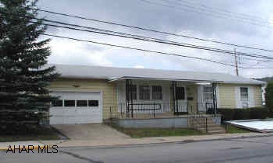 3 Bedroom ranch home with all appliances.