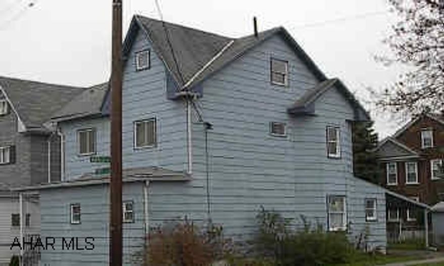 CURRENTLY DUPLEXED - COULD BE SINGLE.  SOME NICE UPDATES.  CARPORT, FENCE, CORNER LOT. COULD BE SINGLE OR DUPLEX WITH EFFICIENCY.  HANDYMAN/INVESTOR NEEDED!  NICE AREA.  SOME UPDATES.  CALL DARLA 934-4663 OR 696-1227.  WWW.REOTRANS.COM.  ADDENDUMS TO BE SIGNED WITH AGREEMENT.