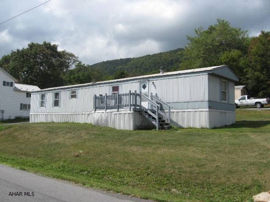 Economical home on rented lot located close to downtown Everett and amenities with 2 Bedrooms and 2 Baths.  Available immediately at a great price!