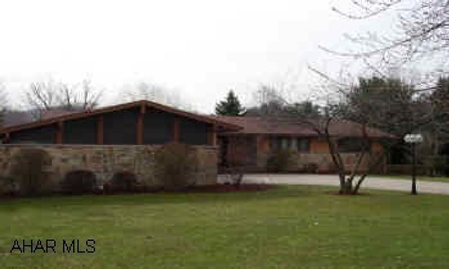 THIS HOME HAS SO MUCH TO OFFER. THIS IS ONE YOU'LL LIKE. NEWER PAINT IN MOST AREAS. CARPET IN F.R. IS BERBER & LIKE NEW. REAL CHEERFUL KITCHEN/NOOK. EXCELLENT MECHANICS. WRAP AROUND DECK.