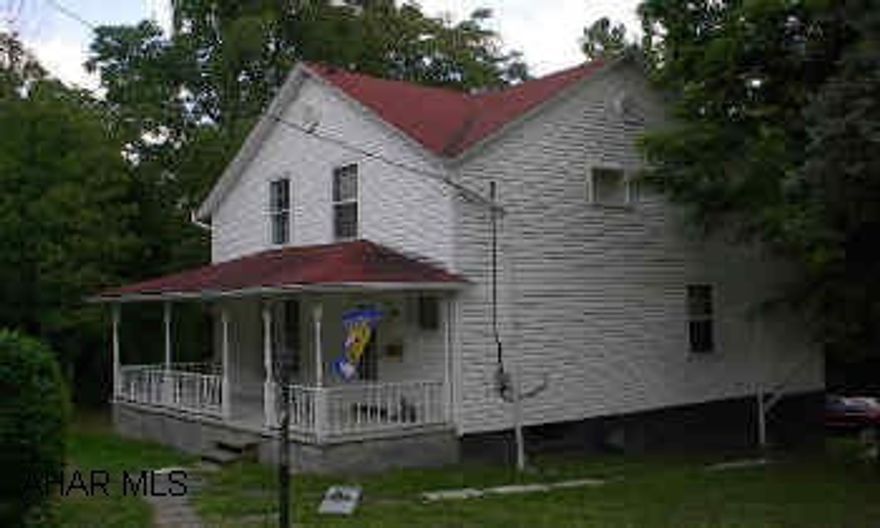 2 STORY TOTALLY REDONE! OVER AN ACRE OF LAND FENCED & READY FOR PLAY! NEW KITCHEN, LARGE MASTER. GREAT SETTING FOR BACK YARD GAMES & PICNICS, PETS & KIDS! SECLUDED YET CONVENIENT. NICELY DECORATED AND REMODELED. ALL APPLIANCES. REQUEST DARLA 696-1227 OR 934-4663.