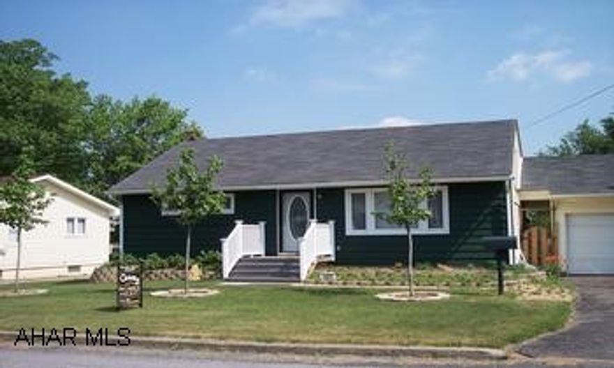 2 bedroom, one story, new machanics 1 story, 2 bedroom on large lot. Home has a captivated room, new furnace (2005), and public utilities. Home warranty included.