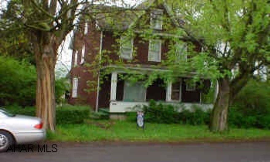 REAR ENCLOSED PORCH, 1/4 BATH REAR ENCLOSED PORCH, 1/4 BATH