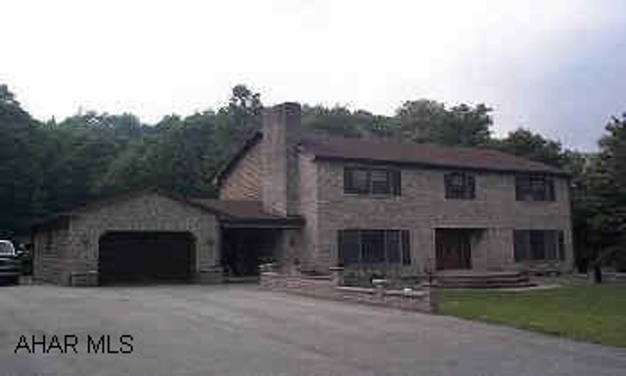 beautiful 2 story, oak trim, large kitchen, great room in basement. Lovely 7.8 acre lot beautiful 2 story, oak trim, large kitchen, great room in basement. Lovely 7.8 acre lot