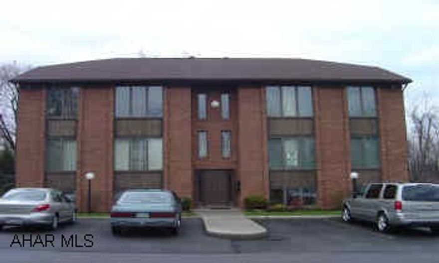 Terrace level, 2 br, 2 bath, condominium. Excellent condition. 4 season room. The owner is a licensed Realtor. Condo convenants available. No pets, no smoking.