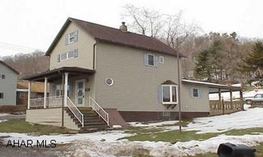 Very nice 2 story home - modern kitchen and baths.  Updated mechanics.  Large covered patio off kitchen.  Paved off-street parking Very nice 2 story home - modern kitchen and baths.  Updated mechanics.  Large covered patio off kitchen.  Paved off-street parking.