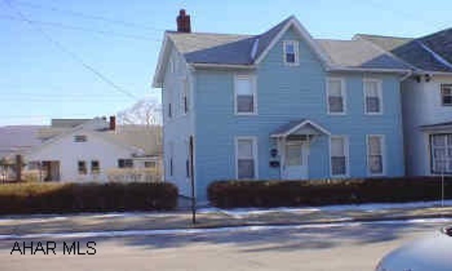 GREAT TWO STORY, NEW SIDING, WINDOWS, CENTRAL AIR & FURNACE.  3 BEDROOMS, 1-1/2 BATHROOMS, CORNER LOT AND MORE. GREAT TWO STORY, NEW SIDING, WINDOWS, CENTRAL AIR & FURNACE.  3 BEDROOMS, 1-1/2 BATHROOMS, CORNER LOT AND MORE.