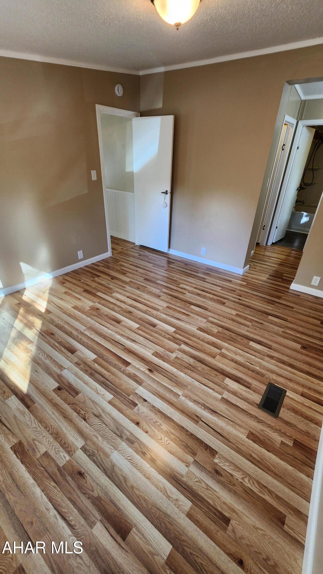 Glendale Yearound - Residential