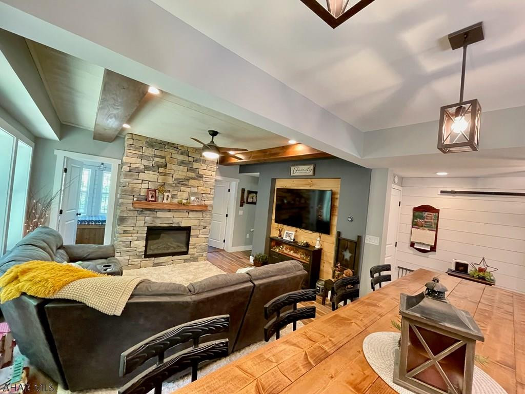 Glendale Yearound - Residential