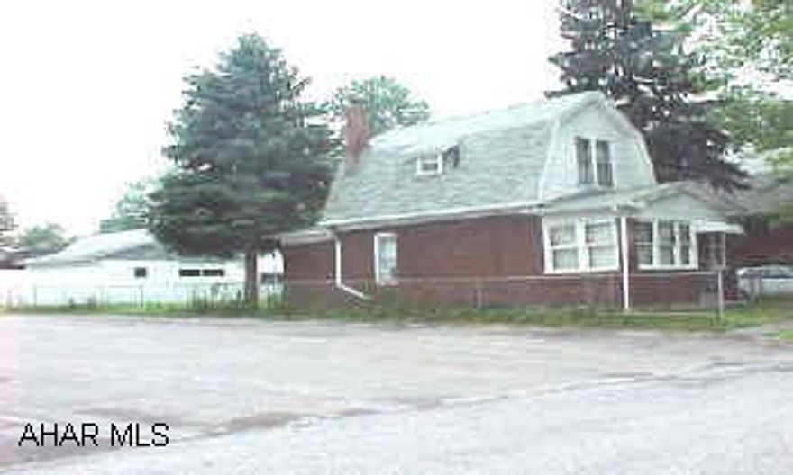 Two bedroom home with nice 2 car garage. Two bedroom home with nice 2 car garage.