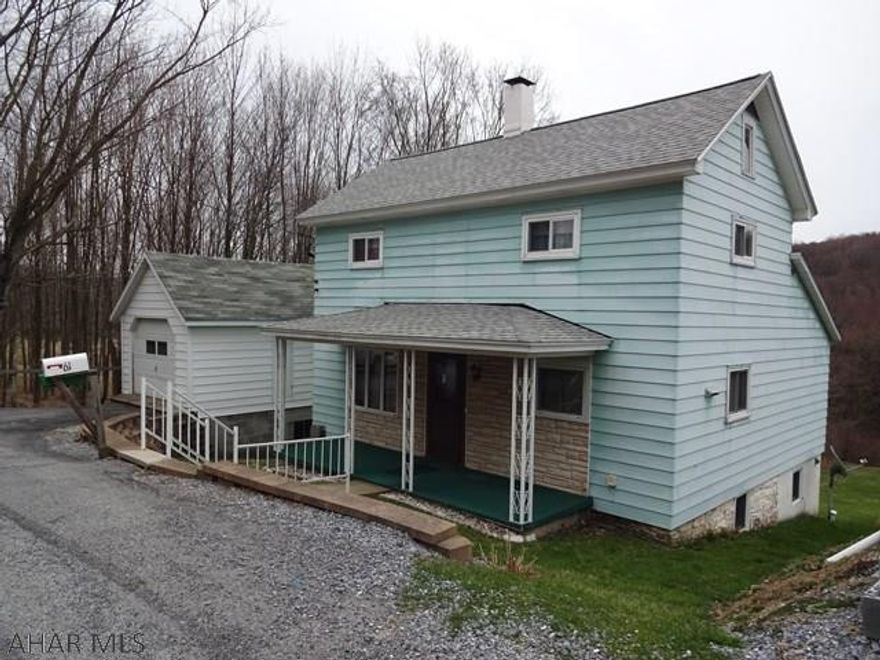 Cozy, very well maintained nestled in the country, 3 bedroom , big yard, 1 car detached garage. Absolutely move in ready