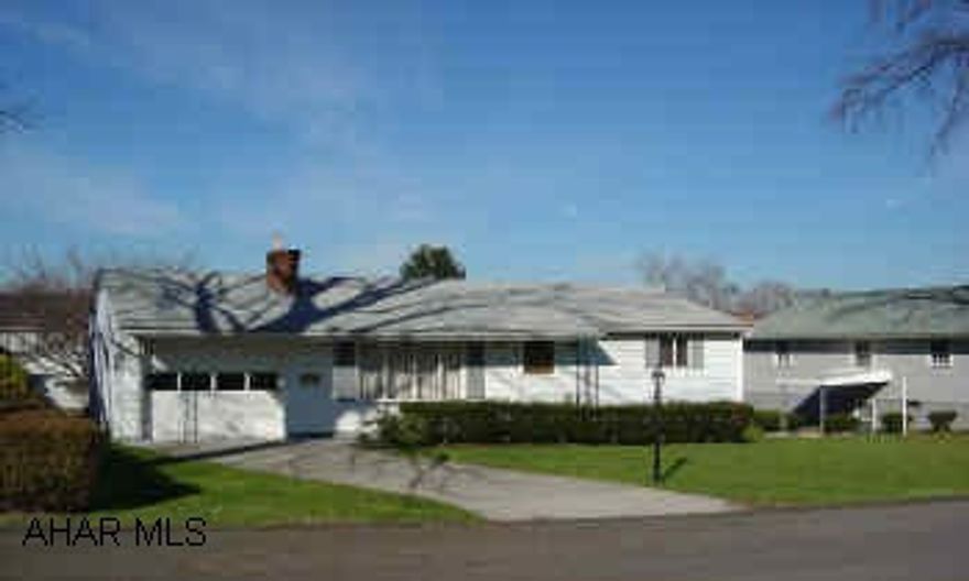 Nice Ranch in East End-2 bedroom, Kitchen, Living Room, 1-Car Garage. Mint Condition on Lot 60x120 Nice Ranch in East End-2 bedroom, Kitchen, Living Room, 1-Car Garage. Mint Condition on Lot 60x120