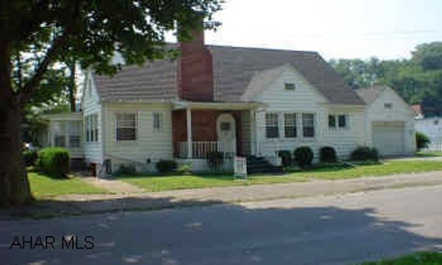 LOVELY SERENE LOCATION, YET CLOSE TO EVERYTHING.  SUPER NEIGHBORHOOD, CAPE COD W/ LARGE 1ST FLOOR, MSTR BEDROOM & BATH, WALK-IN CLOSET.  2 1/2 BATHS, 2 BEDROOMS, FAMILY ROOM OFF KITCHEN W/ OUTSIDE DECK.   OUTSIDE DECK, DETACHEDCAR  GARAGE. LOVELY SERENE LOCATION, YET CLOSE TO EVERYTHING.  SUPER NEIGHBORHOOD, CAPE COD W/ LARGE 1ST FLOOR, MSTR BEDROOM & BATH, WALK-IN CLOSET, 2 1/2 BATHS, 2 BEDROOMS, FAMILY ROOM OFF KITCHEN W/ OUTSIDE DECK. OUTSIDE DECK, DETACHED CAR GARAGE.