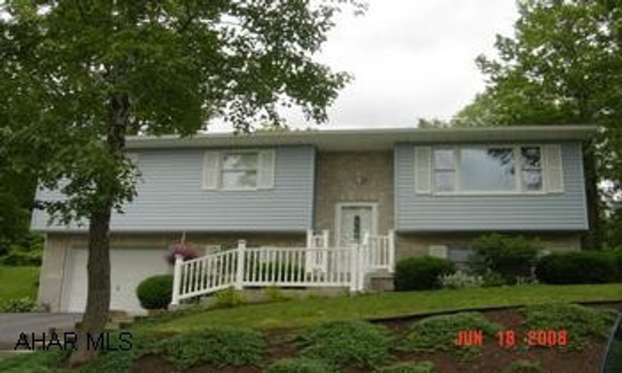 Located in Cricket knoll Altoona.  1 mile to campus- lovely & well maintained home- ingorund pool- lg.  Family room w/ F.P. Located in Cricket knoll Altoona.  1 mile to campus- lovely & well maintained home- ingorund pool- lg.  Family room w/ F.P.