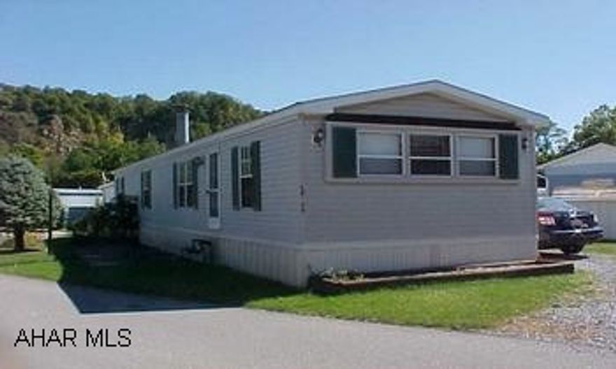 Like New - 1996 - 14 x 70 -  2 Br, 1 Bath must be 50 or over.  Lot Rent 230 Mo. includes Trash. Oak Kit., Garden Tub, central air, gas FP  in LR, appliances included.  Must See Like New - 1996 - 14 x 70 - 2 Br, 1 Bath must be 50 or over.  Lot Rent 230 Mo. includes Trash, Oak Kit., Garden Tub, central air, gas FP in LR, appliances included.  Must See