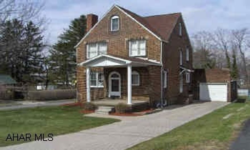 2 story brick on corner lot, fenced. 1 car attached garage & brick driveway. Newer roof, furnace 1 yr, jacuzzi, covered back patio. Larger than it appears, Must see! 2 story brick on corner lot, fenced. 1 car attached garage & brick driveway. . Newer roof, furnace 1 yr, jacuzzi, covered back patio. Larger than it appears, Must see!