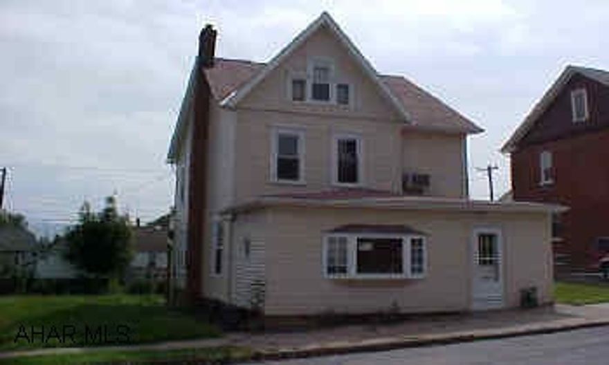 Vinyl siding home on 50' Lot. Sold As Is Interior Needs TLC-#J-676 -"Special Warranty Deed" Vinyl siding home on 50' Lot. Sold As Is Interior Needs TLC-#J-676 "Special Warranty Deed"