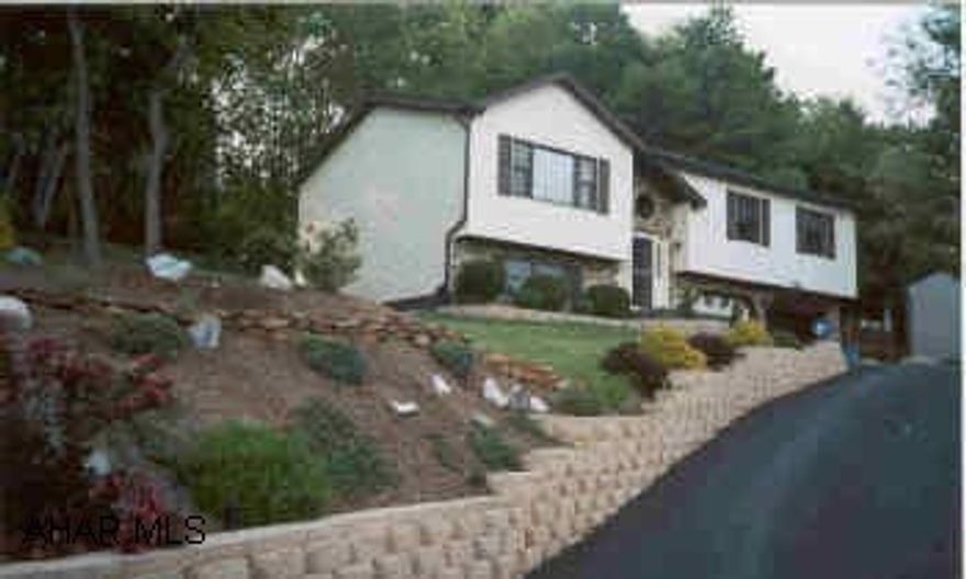 Immaculate split entry w/ special MB, lots of closets, security system, great view, finished basement w/ gas/log stove Immaculate split entry w/ special MB, lots of closets, security system, great view, finished basement w/ gas/log stove