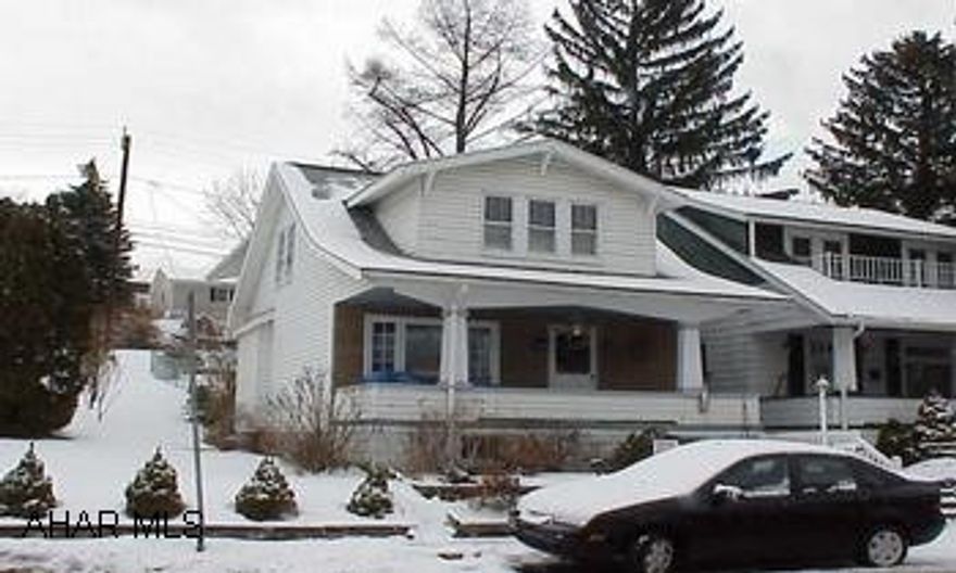 1st floor family room with stone fireplace, large 2nd floor master with a walk in closet.  Fenced yard & off street parking.  Move-in condition. 1st floor family room with stone fireplace, large 2nd floor master with a walk in closet.  Fenced yard & off street parking.  Move-in condition .  Call for apt.