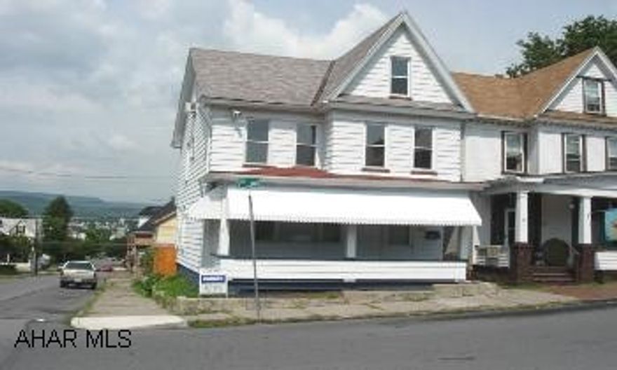 THREE BEDROOM, 1 1/2 BATH TWO STORY ON FENCED CORNER LOT. 1 CAR DETACHED GARAGE. NICE NEW DECK, HARDWOOD FLOORS, UPDATED KITCHEN, AND MORE.  FINISHED ATTIC. A MUST SEE. ASK FOR JOHN DAVIDHIZAR. THREE BEDROOM, 1 1/2 BATH TWO STORY ON FENCED CORNER LOT. 1 CAR DETACHED GARAGE. nICE NEW DECK, HARDWOOD FLOORS, UPDATED KITCHEN, AND MORE.  FINISHED ATTIC. A MUST SEE. CALL JOHN DAVIDHIZAR 207-9808.