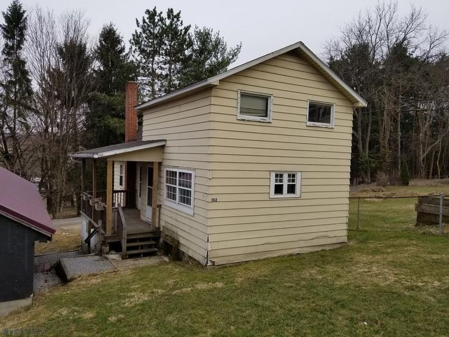 3 bd. and 1 ba 2 story house and large 28' x 38' 2 car detached garage in Hastings. Great starter home with plenty of storage with this large 2 car garage.