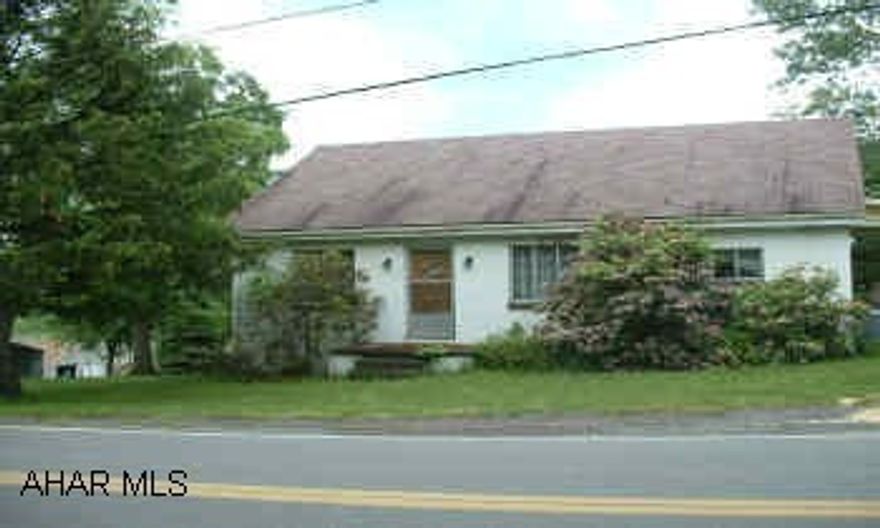 Logan Township - Corner Lot - .4 acres.  3 BR, 1.5 Bath, Hardwood Floors, High dry basement, detached garage with new doors, New Furnace.  1 Full Bath, 1/2 Bath and 1/4 Bath. Logan Township - Corner Lot - .4 acres.  3 BR, 1.5 Bath, Hardwood Floors, High dry basement, detached garage with new doors, New Furnace.  1 Full Bath, 1/2 Bath and 1/4 Bath.