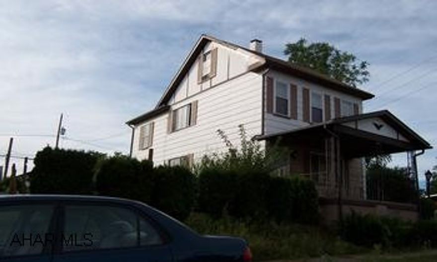 great starter or investment property. Nice double lot.