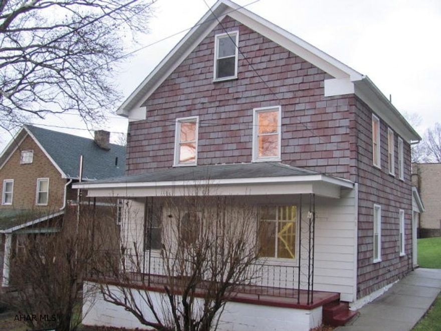 Vintondale-2 story 4 BR home. New furnace, Oil hot water heat. Featuring LR, DR, kitchen & foyer on 1st floor, 4BRS & bath on 2nd floor.