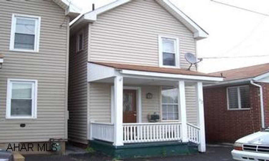 1.5 story vinyl sided bungalow in excellent condition. Thermopane windows, central air, new carpet. Just move in! Great neighborhood! 1.5 story vinyl sided bungalow in excellent condition. Thermopane windows, central air, new carpet. Just move in! Great neighborhood!