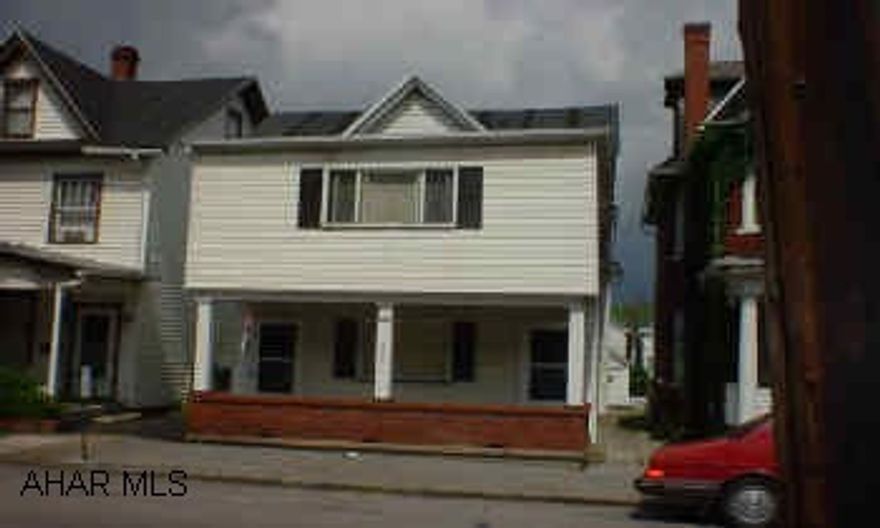 Four very nice one-bedroom apartments.  Owner pays only water/sewer, taxes and insurance.
