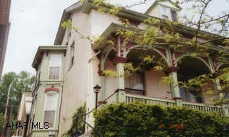 DUPLEX. 1/2 OF SIDE BY SIDE. NATIONAL HISTORIC REGISTER.  HISTORIC 1/2 OF DOUBLE CURRENTLY DUPLEXED AND GOOD INCOME PRODUCER. BOTTOM APT. SECTION 8 APPROVED. ROOF, SIDING & 13 NEW WINDOWS LESS THAN 10 YRS. OLD. NEW BATHS. CURRENTLY ON NATIONAL HISTORIC REGISTER. SURROUNDED BY NICE PROPERTY.