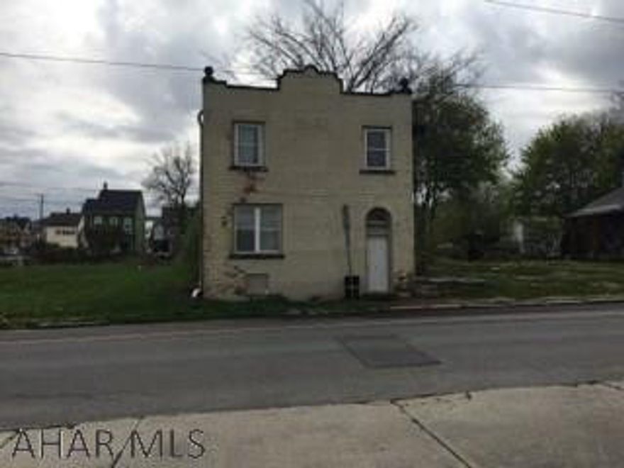 Great rental 4 unit building with 2 units having 2 bedrooms, 1 unit is a larger bedroom, and 1 unit efficiency. Tenants pay heat/electric and owner pays trash and water/sewer