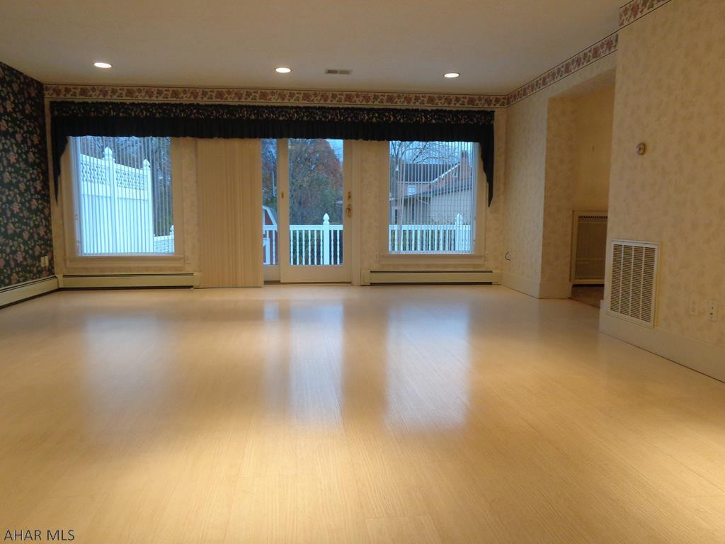 Llyswen - Residential