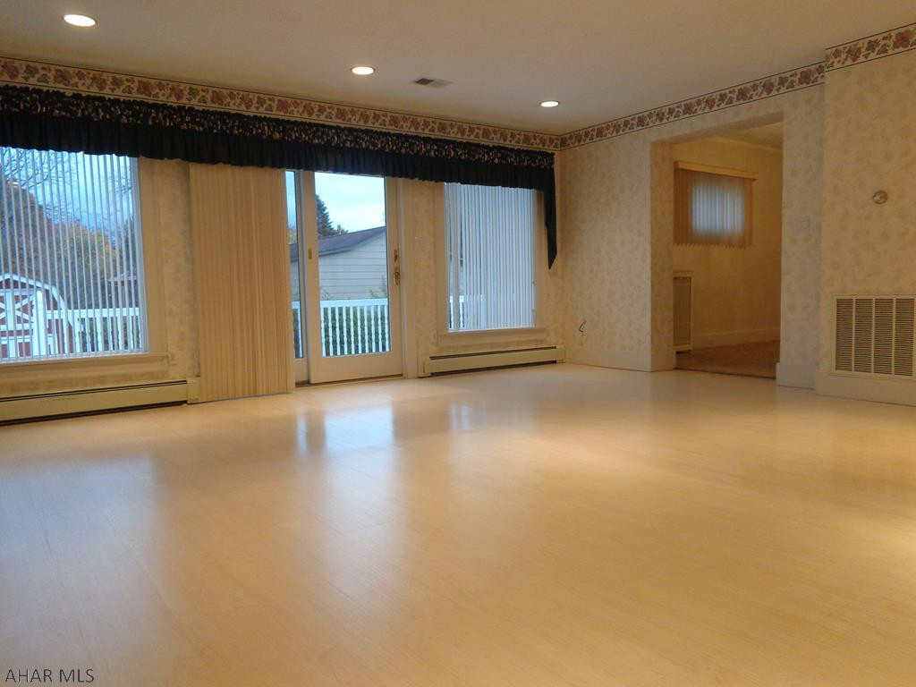 Llyswen - Residential