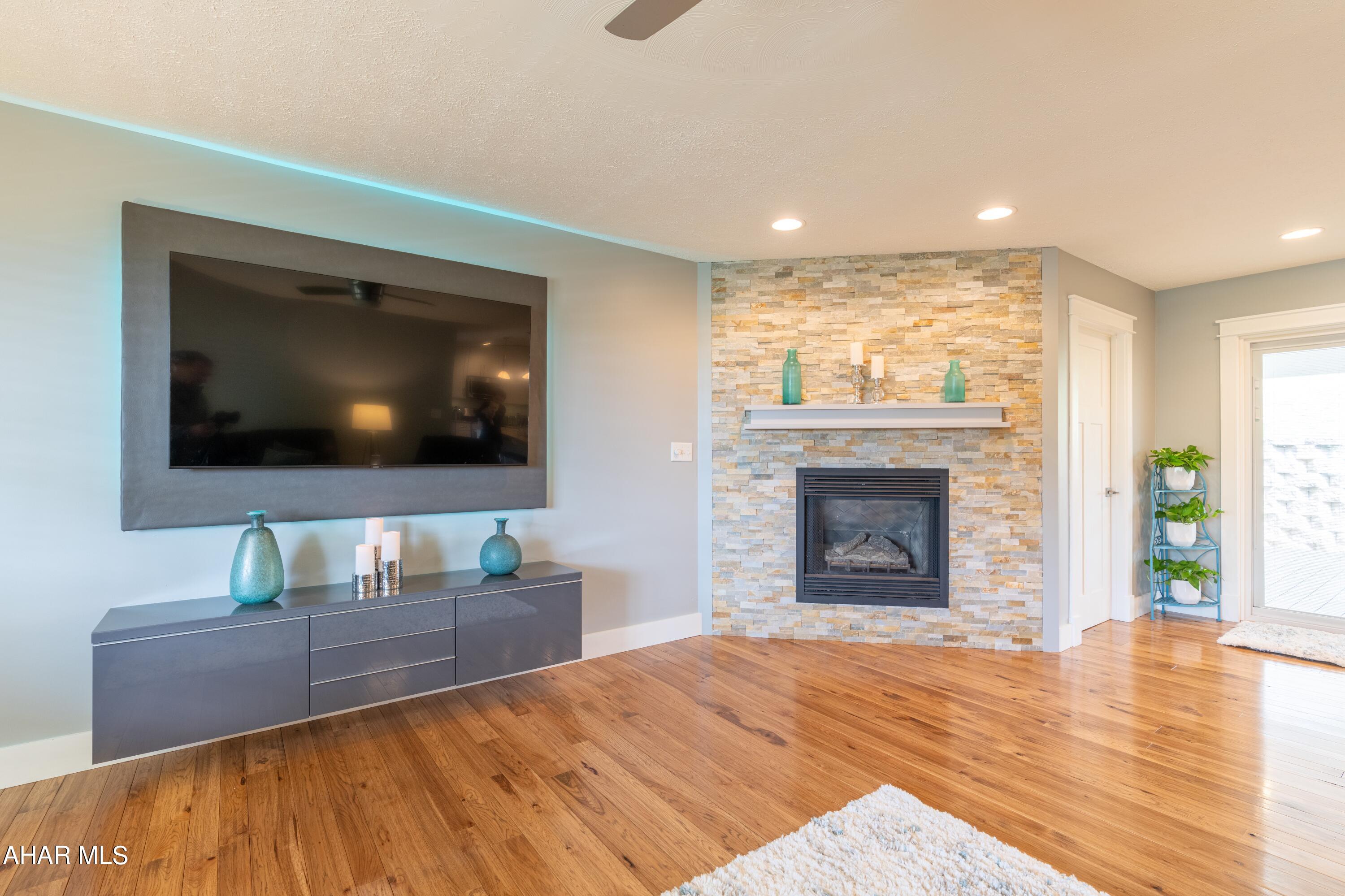 Maple Hollow - Residential