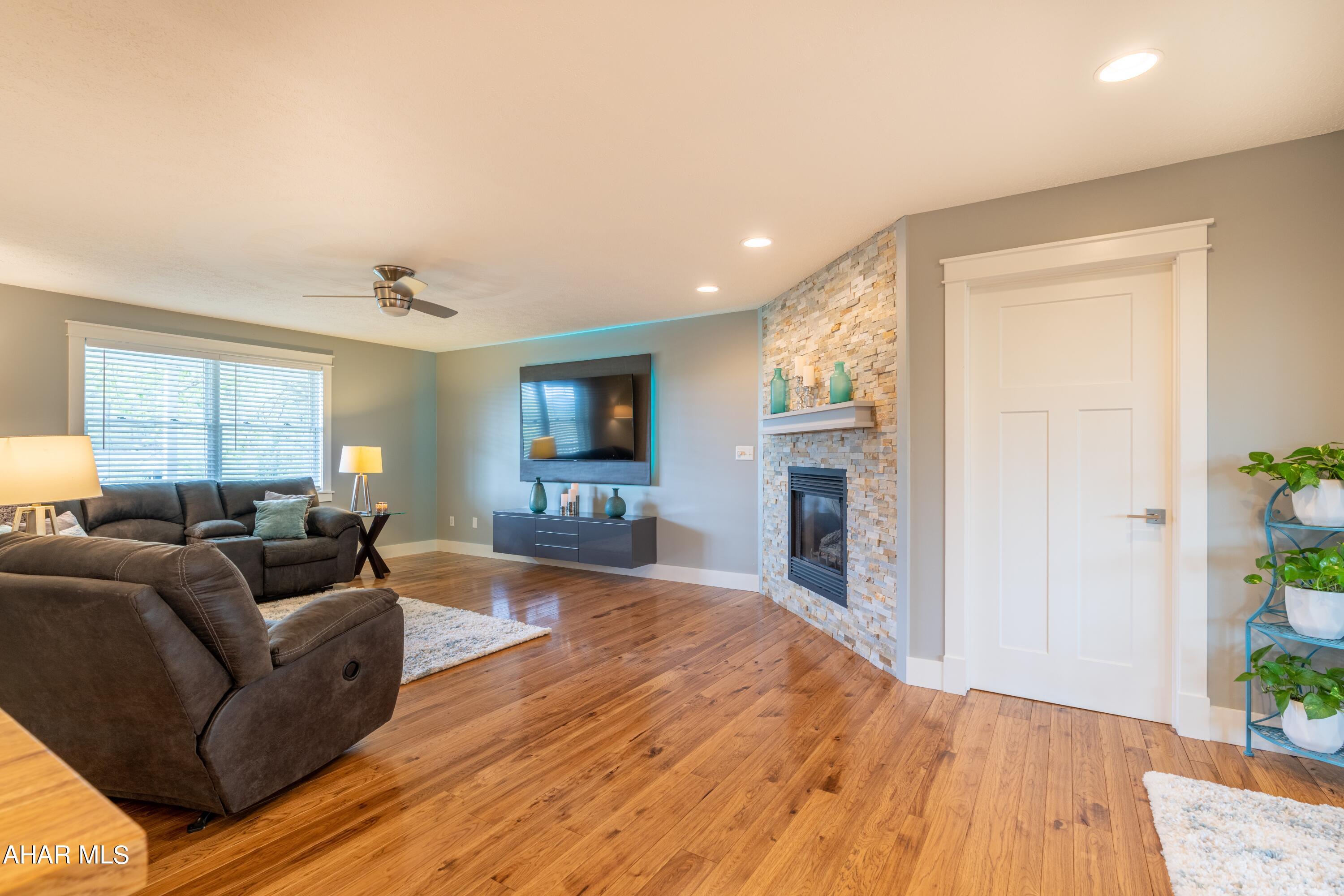 Maple Hollow - Residential